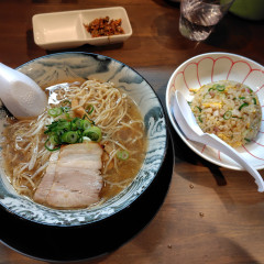 とんこつ・牛骨ラーメン龍瞳 シャミネ鳥取店の画像