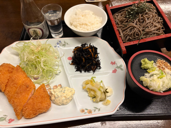 「【日替りCセット】エビステーキカツ+そば(冷)950円」@くるまの写真