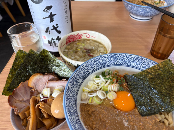 「【季節限定】牡蠣味噌かま玉つけそば1460円+特製400円」@中華そば専門 とんちぼの写真