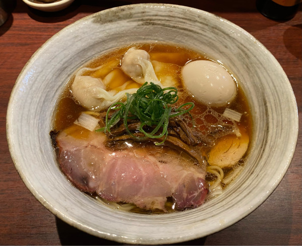「特製らぁ麺醬油 牛煮込丼 Beer」@らぁ麺 花筏の写真