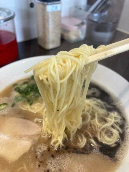 「ラーメン（黒）900円 替玉150」@博多らーめん ひまわりの写真