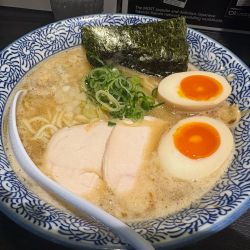 濃厚鶏骨醤油らーめん+味玉