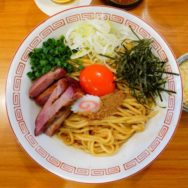 「油そば＋塩たまご＋実山椒つくね＋赤星」@しののめヌードルの写真