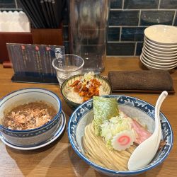 濃厚つけ麺980円　日替わり丼350円