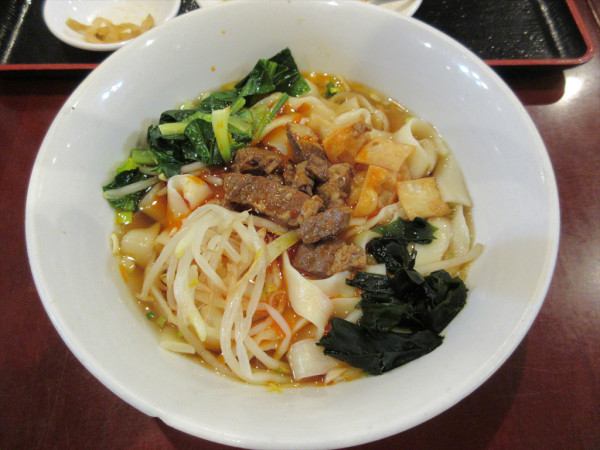 「牛肉刀削麺＋小焼飯セット（1,050円）」@祥龍房 府中店の写真