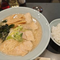 豚骨背脂らーめん+半ライス