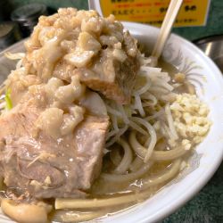 大・生卵（麺硬め・脂かたまり・にんにく少）