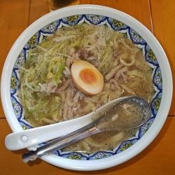 豚肉スープのこくネギラーメン