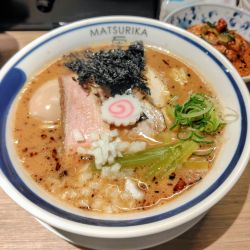 特製濃厚鶏白湯麺 ミニよだれ鶏セット 1700円