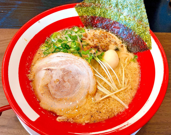 「豚骨ラーメン　醤油（950円）」@麺房 あんよんの写真