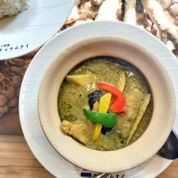 ゲーン･キィアオ･ワーン･ガイ(ライス付き)1670円