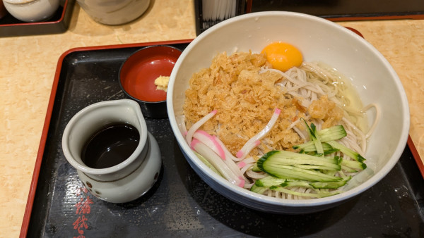 「二枚冷したぬき、玉子」@小諸そば 四谷駅前店の写真