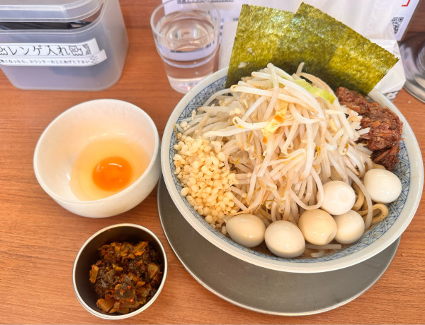 「特製油そば（野菜、辛子高菜）＋うずらW」@ラーメン ぶぅさんの写真