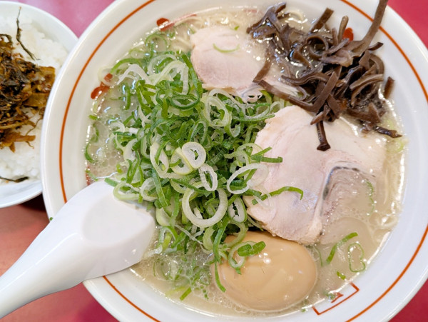 「長浜ラーメン＋味付半熟玉子＋ねぎ」@博多長浜屋台やまちゃん 銀座店の写真