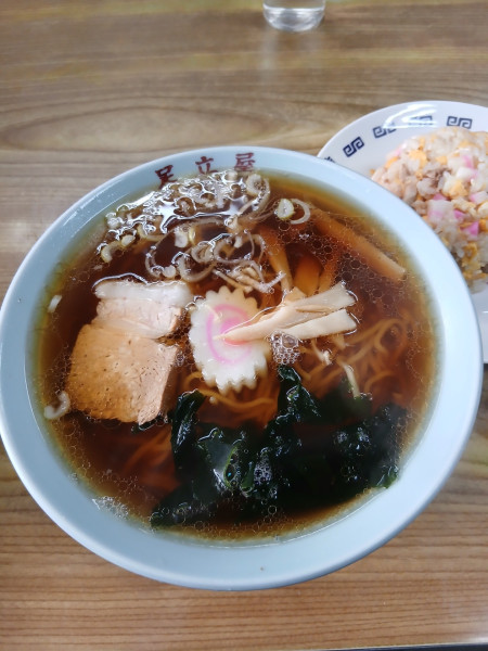 「ラーメンと半チャーハンセット 800円」@足立屋の写真