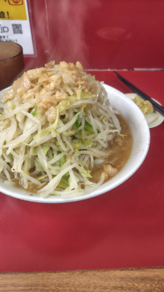 「小ラーメン950円、刻み生姜50円、野菜ニンニクアブラ」@ラーメン二郎 相模大野店の写真
