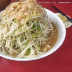 小ラーメン950円、刻み生姜50円、野菜ニンニクアブラ