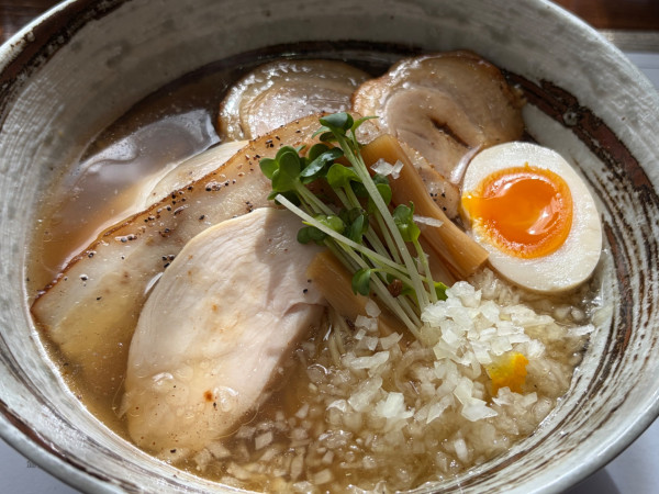 「ピザ窯あごだし麺」@西山屋の写真