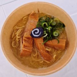 【ドラゴンラーメン】奥久慈しゃもの茨城鶏白湯
