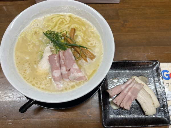 「チャーシュー濃厚鶏白湯（塩）」@麺屋 三槍の写真