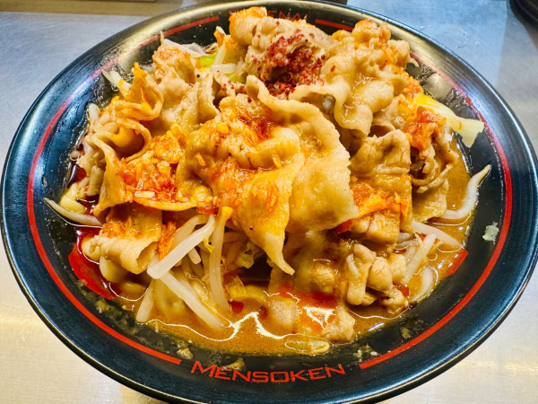 「紅らーめんバラ肉増し濃いめ【1300円】」@麺創研 紅 国分寺の写真