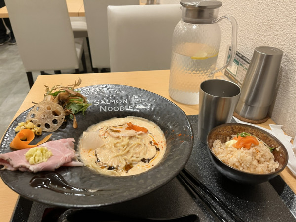 「プレミアムトリュフサーモン」@サーモンnoodle3.0 三軒茶屋店の写真