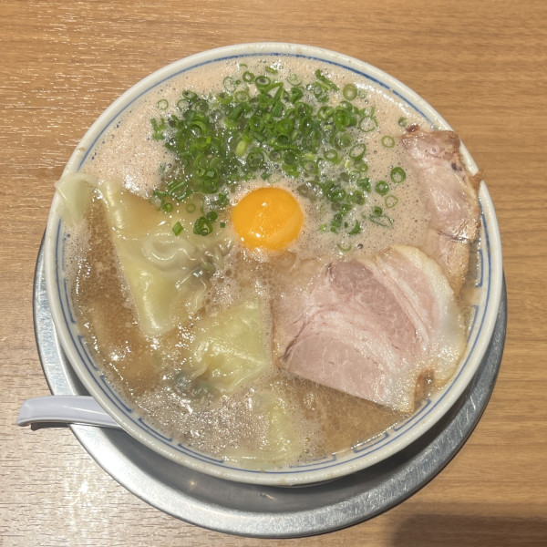 「月見ワンタンメン」@三代目 博多 だるま アクアシティお台場店の写真