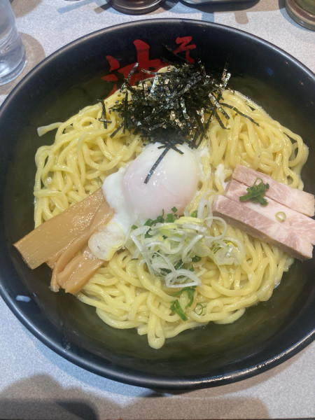 「油そばW盛り＋半熟たまご」@東京油組総本店 赤坂見附組の写真