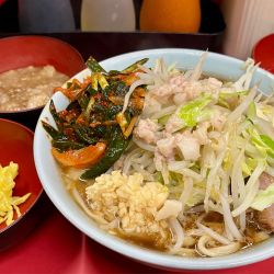 小ラーメン ぶた2枚+甘〜い脂+マヨタク+ピリ辛にらだれ+生卵