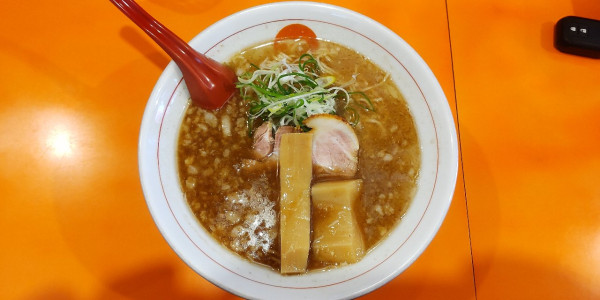 「背あぶら追い煮干し中華そば」@中華そば うさぎの写真