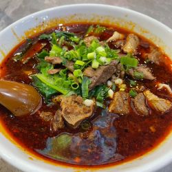 麻辣牛肉刀削麺