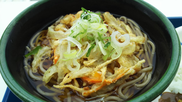 「噴火湾ホタテかき揚げそば」@パノラマカフェ ハーベスターの写真