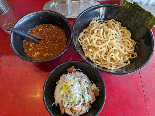 「辛つけ麺、大盛、ネギチャー丼」@jun-pey ra-men 成瀬本店の写真