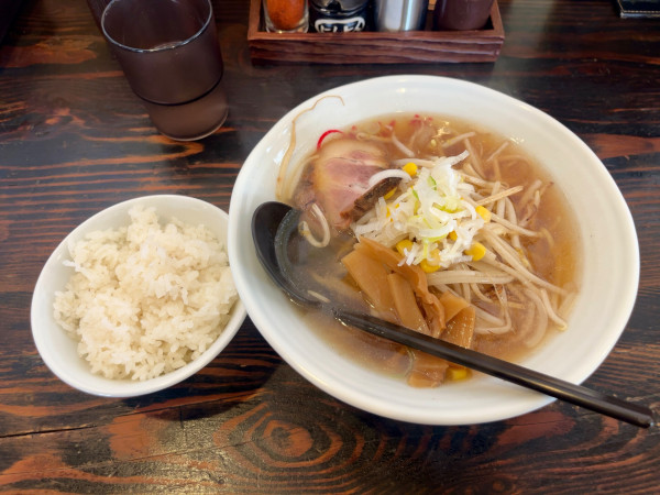 「しょうゆらーめん950円小ライス180円」@パンケ 成東店の写真
