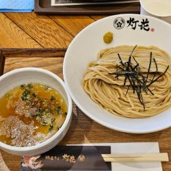 淡麗塩つけ麺　1023円