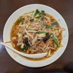 肉野菜炒め醤油ラーメン：935円