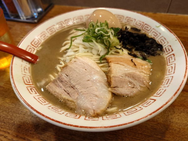 「濃厚煮干しそば(中)+味玉」@煮干中華そば専門 煮干丸の写真