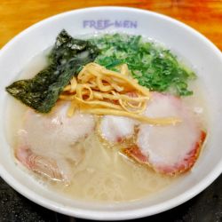 とんこつラーメン 800円