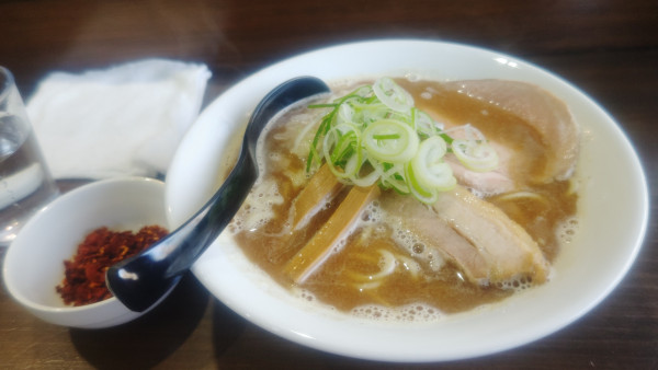 「肉煮干しらーめん９５０円＆海老辛味100円」@らーめん 虎テツの写真