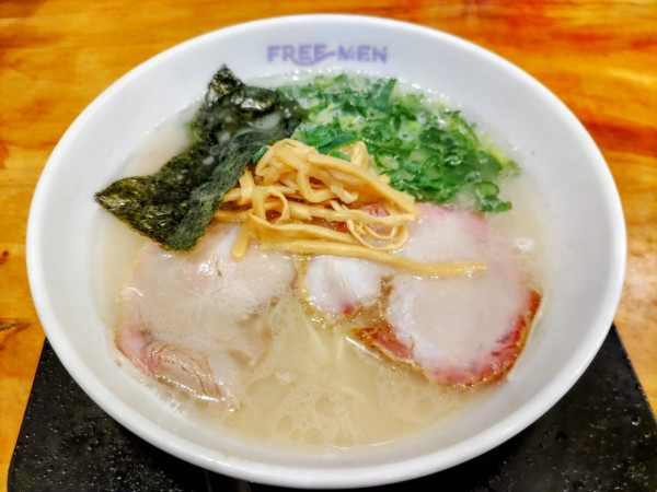 「とんこつラーメン 800円」@FREE-MENの写真
