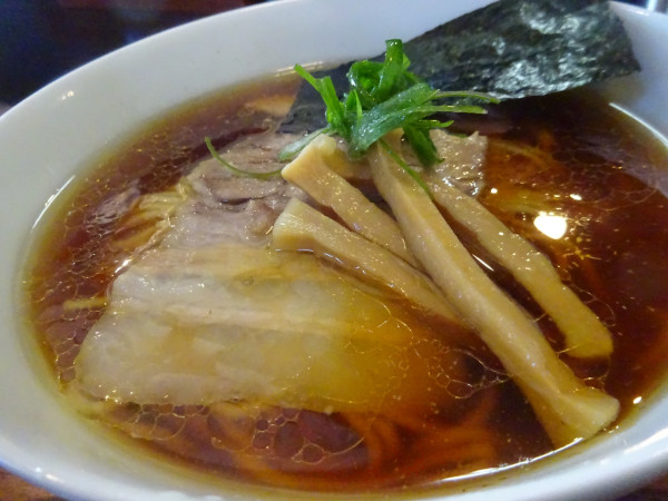 「醤油らぁ麺　950円」@らーめんuniqueの写真