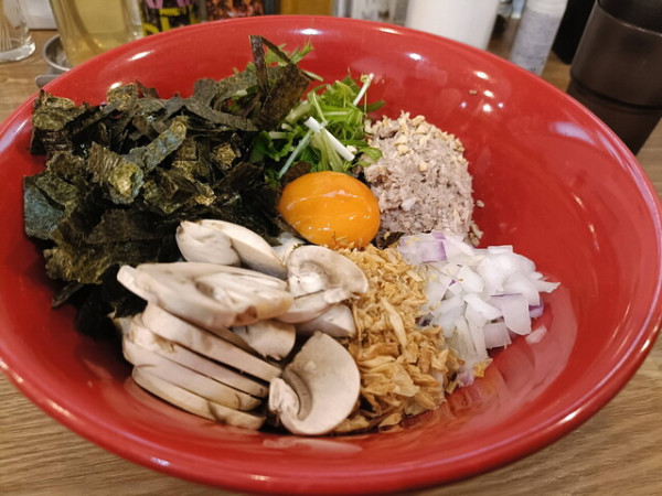 「レバーパテとマッシュルームのまぜそば」@さるたひこの写真