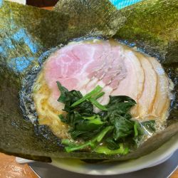 ラーメン中盛り+チャーシュー・海苔増し