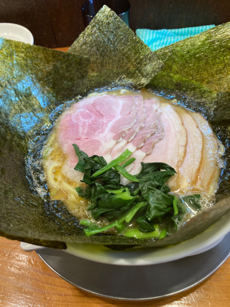 「ラーメン中盛り+チャーシュー・海苔増し」@家系ラーメン六郷家の写真