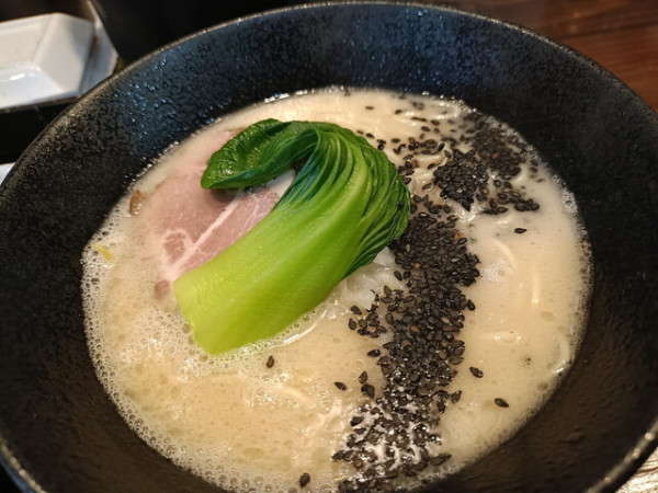 「とんこつラーメン（こってり）＋にんにく」@ラーメン製作所 FUKUMENの写真
