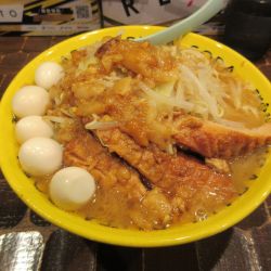 割引豚そば（５００円）＋豚増し１００円＋うずら１００円