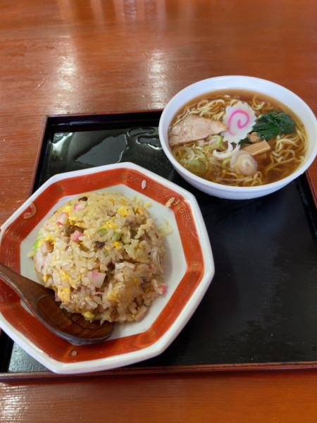 「チャーハン半ラーメン　1000円」@あづま家の写真