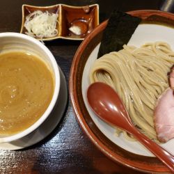 つけ麺（1,100円）+大盛（100円）