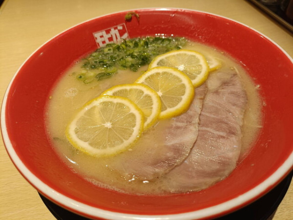 「レモンラーメン」@モヒカンらーめん 博多デイトス店の写真