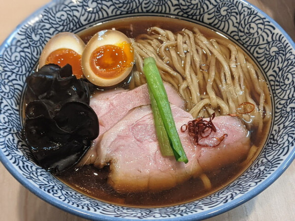 「醤油そば味玉入り」@煮干専門 あたふたの写真